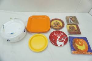 lot 108 image: disposable plates and napkins