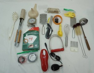 lot 124 image: Kitchen Utensil Lot