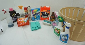 lot 151 image: Bathroom & Laundry Cleaning Supplies wbasket