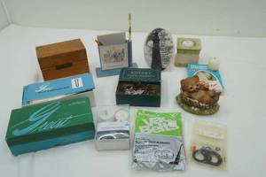 lot 158 image: Recipe Card Holder, Automatic Buttonholer, Rotary Accessories & Decor