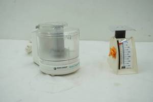 lot 188 image: Black & Decker Handy Chopper Plus & Kitchen Scale