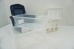 lot 5 image: Small Storage Containers & Organizers