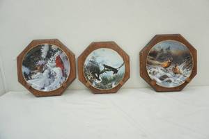 lot 27 image: Wildlife Collectors Plates and Displays (3ct) signed & numbered