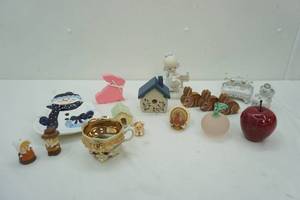 lot 33 image: Marble Apple & More Decor Lot