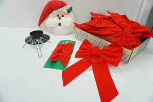 lot 34 image: Christmas Bows & More