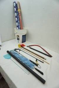 lot 225 image: 5 gallon bucket variety lot shoe horn and more