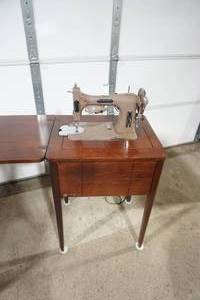 lot 238 image: Vintage Domestic Sewing Machine & Table