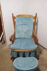 lot 239 image: Vintage light blue chair and ottoman