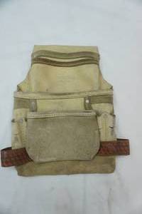 lot 253 image: Craftsman Leather Tool Holder for tool belt
