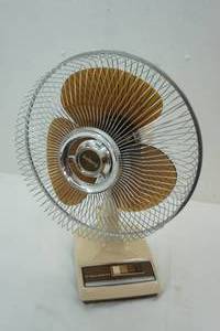 lot 256 image: Galaxy 12 Oscillating Fan (3 speed)