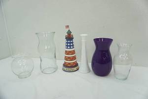 lot 265 image: Vases and Decorative Lighthouse