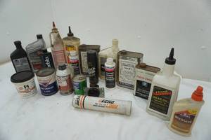 lot 292 image: Garage Lubricant and other supplies
