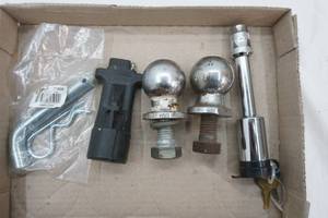lot 306 image: Receiver Lock, 1-78 balls, Hitch Pin & Clip, GM 4 pin Trailer Adaptor