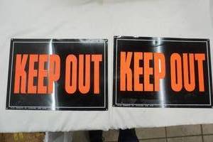 lot 308 image: Metal Keep Out Signs 14x10 (2ct)