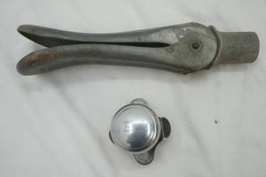lot 312 image: Vintage Herters Duck Hunting Push Punt