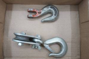 lot 317 image: Heavy Duty Steel Pulley & hook