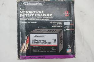 lot 321 image: Schumacher 1 AMP Motorcycle Battery Charger (NEW)