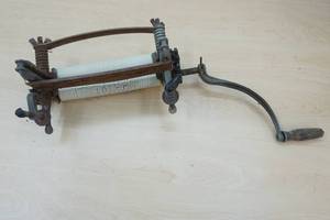 lot 354 image: wringer