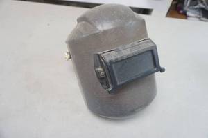 lot 356 image: welding helmet