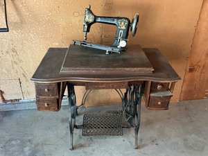 lot 84 image: Antique Windsor B Sewing Machine and Cabinet