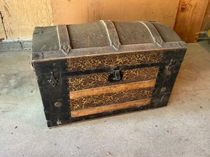 lot 95 image: Antique Trunk