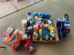 lot 110 image: Houshold Cleaning Supplies Lot