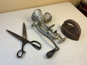 lot 123 image: Antique Item Lot