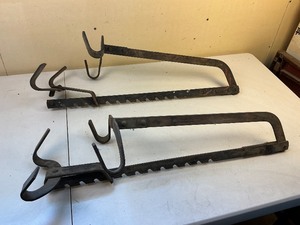 lot 125 image: Two Antique Cast Iron Ladder Jacks Scaffolding Brackets