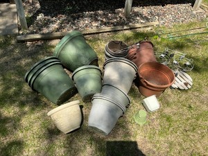 lot 174 image: Plastic Planter Lot