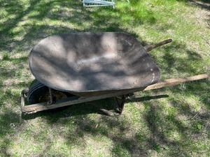 lot 185 image: Vintage Wheelbarrow Lot #1