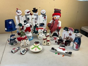 lot 204 image: Snowman Figure Lot