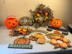 lot 210 image: Autum Harvest Halloween Home Dcor Lot
