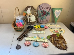 lot 211 image: Spring Welcome Home Dcor Lot