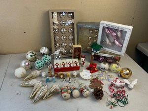 lot 214 image: Christmas Tree Ornament Lot