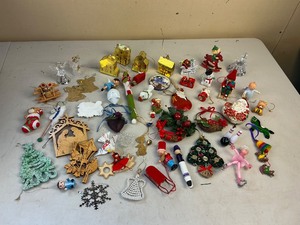 lot 215 image: Christmas Tree Ornament Lot