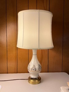 lot 71 image: Vintage Table Lamp