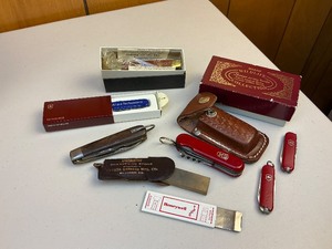 lot 50 image: Pocket Knife Lot