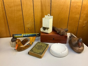 lot 49 image: Misc. Vintage Item Box Lot