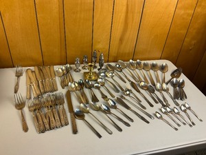 lot 15 image: Vintage Silver-Plated Silverware Flatware Lot