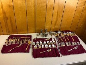 lot 16 image: Vintage Silver-Plated Oneida Queen Bess II Pattern Flatware Silverware Lot