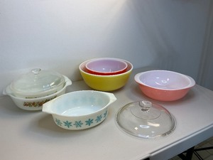 lot 13 image: Vintage Pyrex & Anchor Hocking Fire King Lot