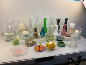 lot 266 image: Flower Vases and Candle Holder Lot