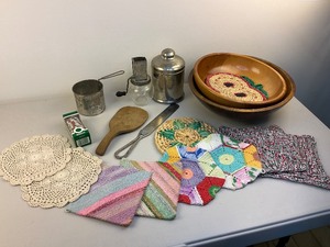 lot 267 image: Misc. Vintage Kitchen Items