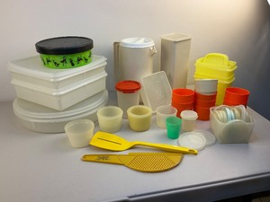 lot 269 image: Vintage Tupperware Lot