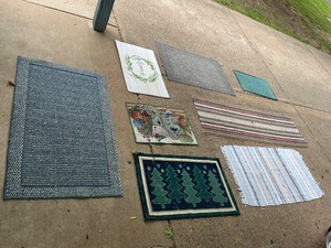 lot 283 image: Rug Lot