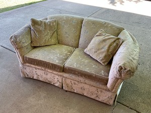 lot 82 image: Love Seat Sofa Couch