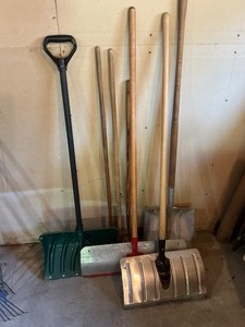 lot 165 image: Shovel Lot