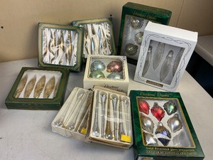 lot 216 image: Christmas Tree Ornament Lot