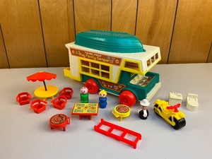 lot 22 image: Fisher Price Play Family Camper