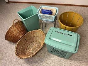 lot 252 image: Vintage Wicker and Plastic Laundry & Waste Basket Lot